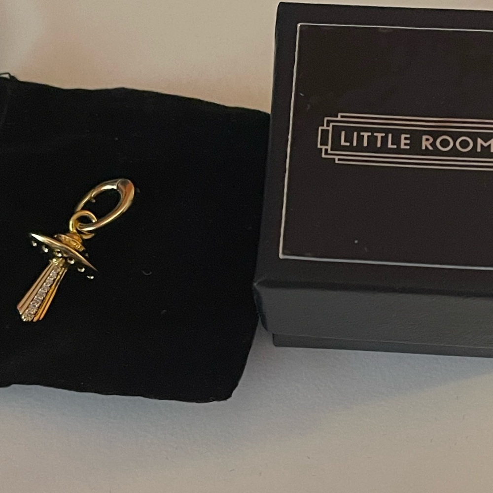 Little Rooms UFO pendant charm